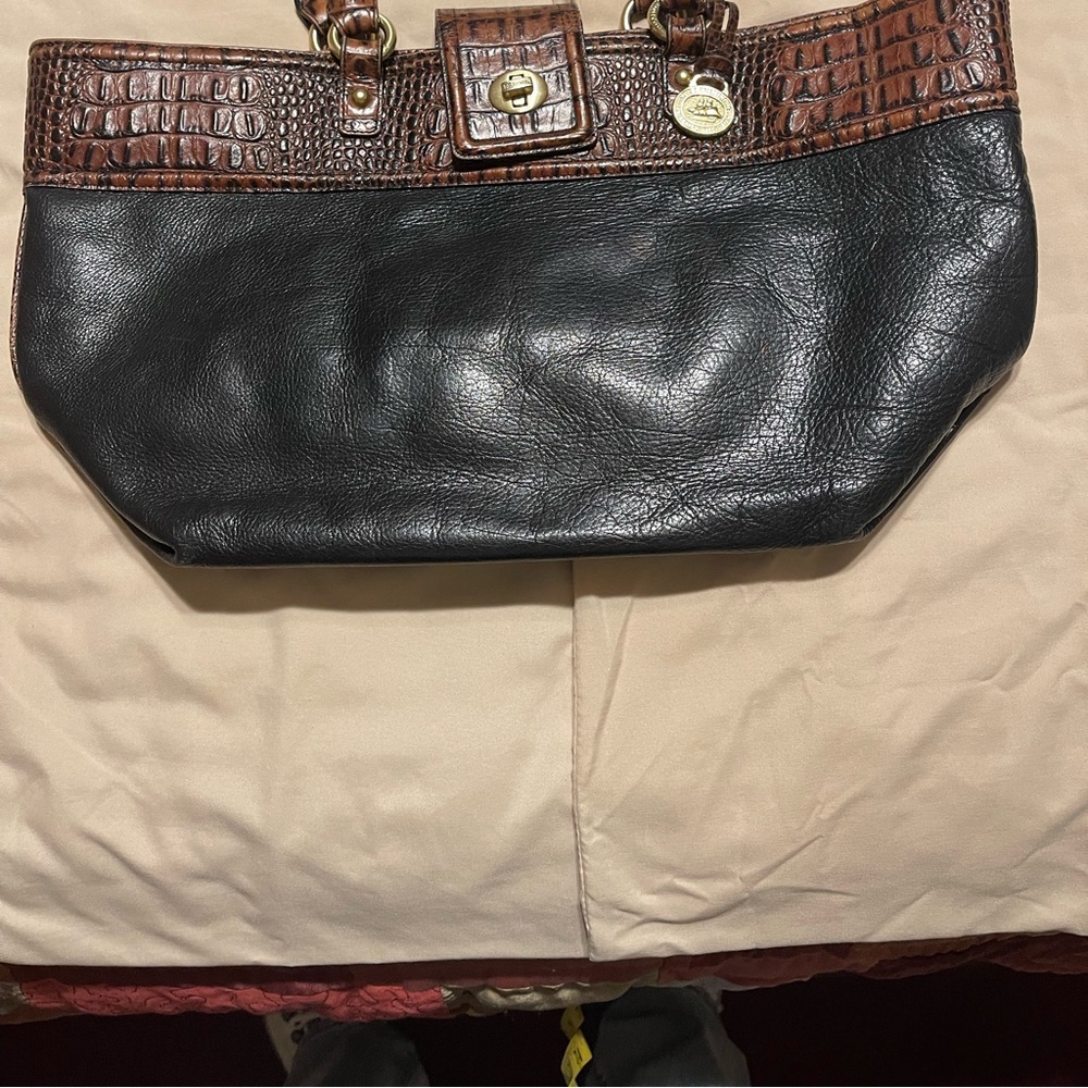 Brahmin purse—no smoke environment—beautiful—outside